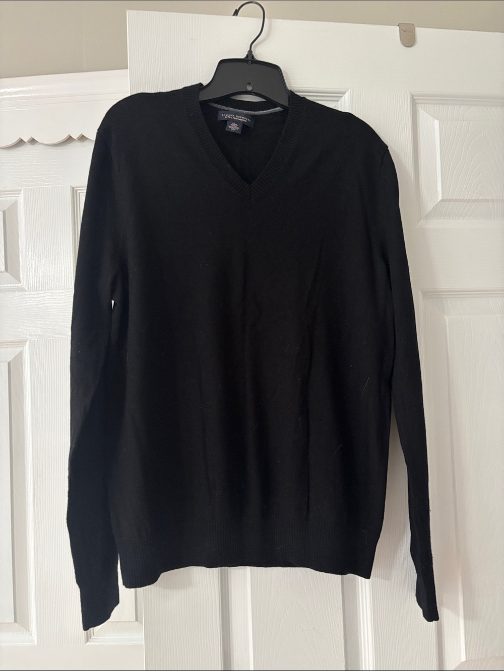 Banana Republic Black V-Neck Men's Sweater